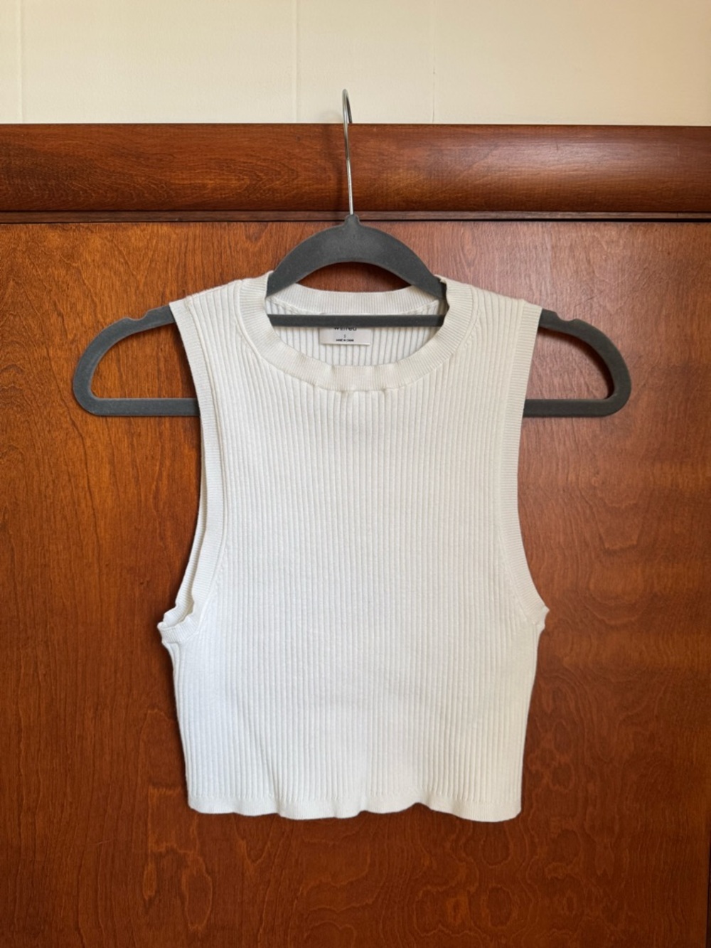 Wilfred (Aritzia) White Ribbed Crop Tank Top, Size Small